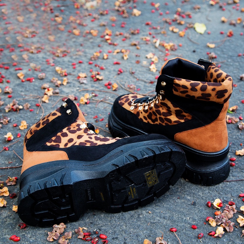 NEW🔥Leopard Lace Up Platform Heel Sneaker Booties - Picture 5 of 6